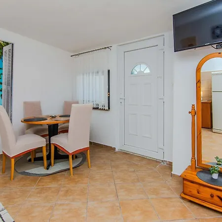 Appartamento By The Sea - 24608 Vir